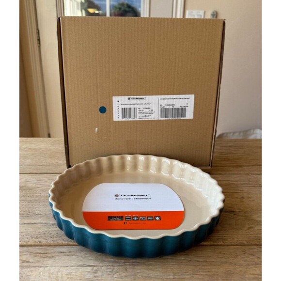 NEW Le Creuset Stoneware Fluted Flan/Pie/Tarte Baking Dish 11" 2.1L Deep…